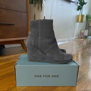 TOMS Desert Wedge High Bootie Dark Gray Suede